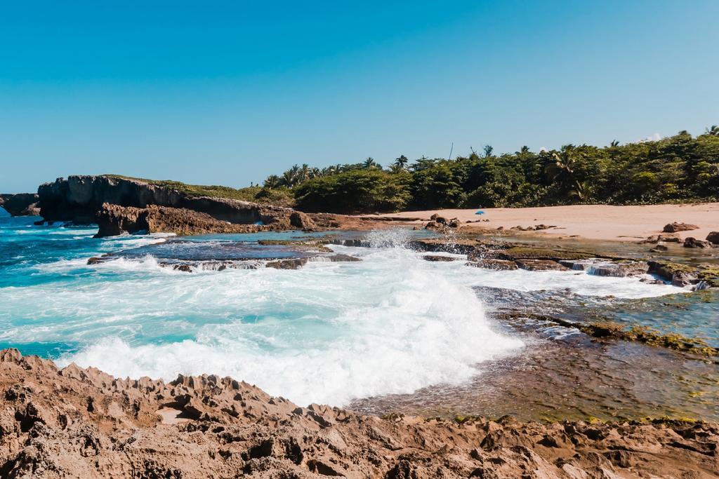 شقة Ventana Al Atlantico At Arecibo 681 Ocean Drive Islote المظهر الخارجي الصورة
